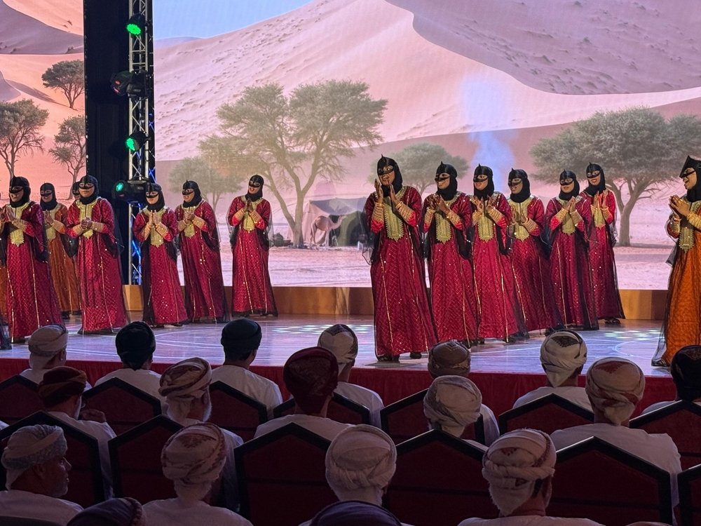 تعليمية جنوب الشرقية تنظم أوبريت “فرحة وطن” احتفاء بيوم تولي جلالة السّلطان مقاليد الحكم