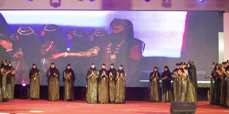 تعليمية الوسطى تنظم أوبريت “إشراقة نُور” احتفاءً بيوم تولي جلالة السلطان مقاليد الحكم