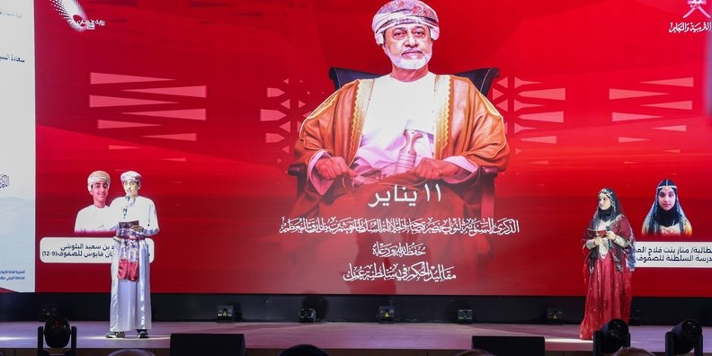 تعليمية البريمي تنظم أوبريت “وانعمي بالرخاء” احتفاء بيوم تولي جلالة السلطان مقاليد الحكم