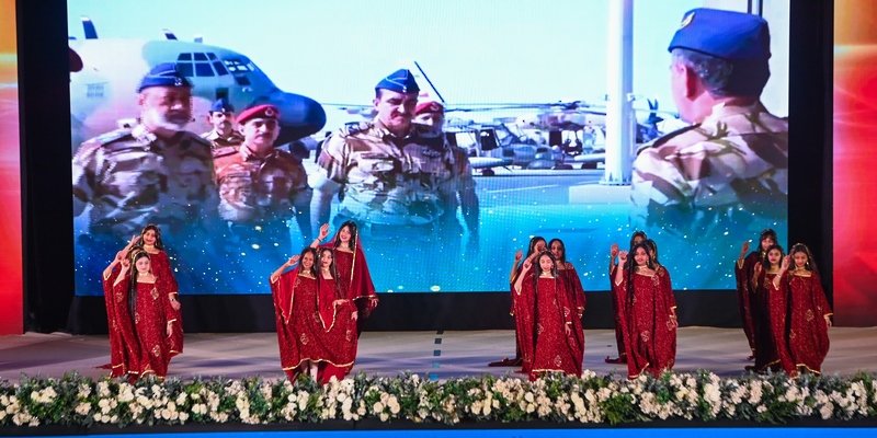 تعليمية محافظة ظفار تنظم أوبريت “واملئي الكون ضياء” احتفاءً بيوم تولي جلالة السُّلطان مقاليد الحكم