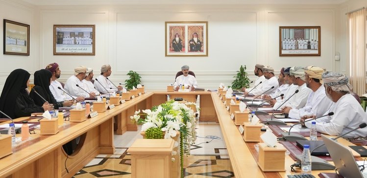 بلدي البريمي يستعرض مستجدات المشروعات الخدمية والتنموية بالمحافظة